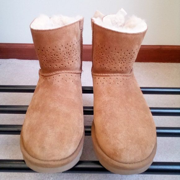 UGG Women Suede Mini Bailey Bow Boots II - NEW - Picture 1 of 7